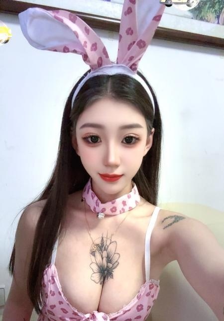 南开凌奥白虎大胸骚妹