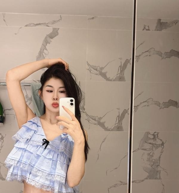 腿长颜值御姐Lisa