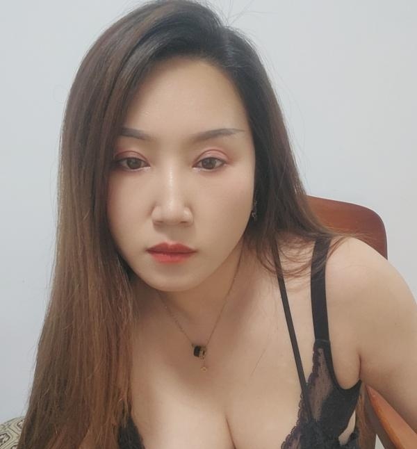 梅花园气质少妇