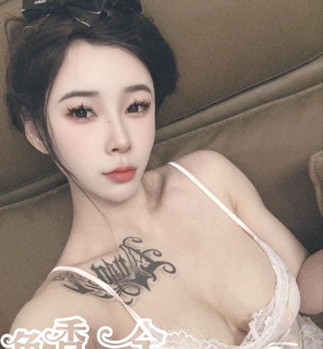 麦地舌吻超靓御姐