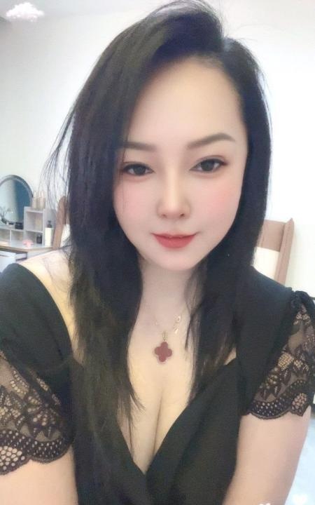 丰满美乳少妇