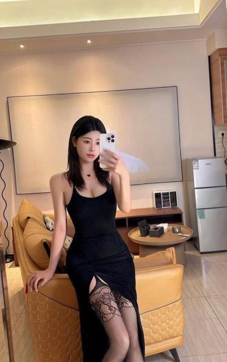武侯长腿蜜桃臀少萝