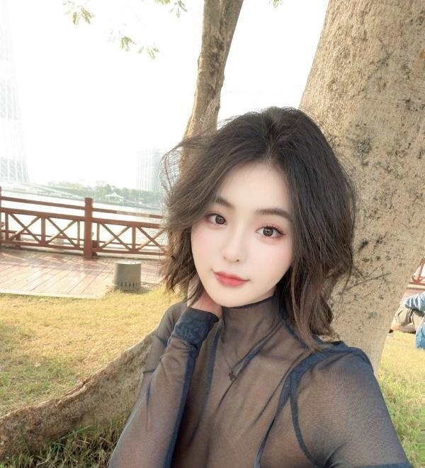 颜值反差清纯小欲女
