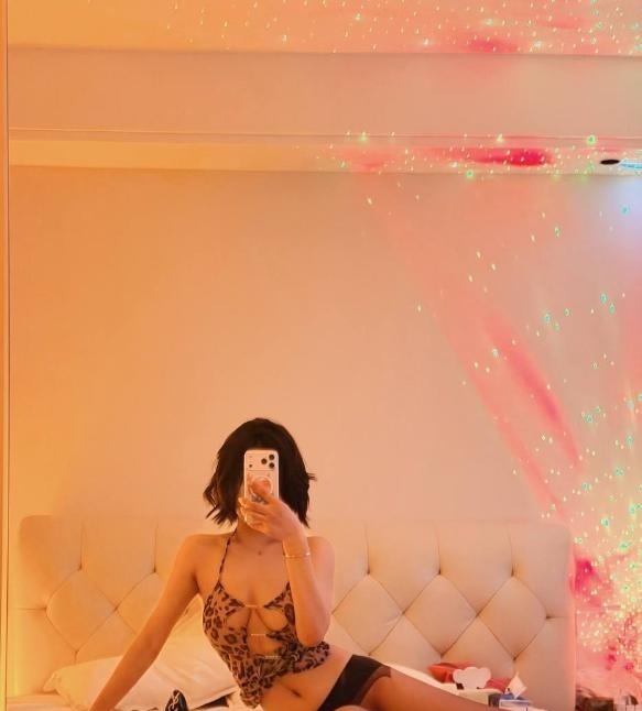 颜值反差清纯小欲女