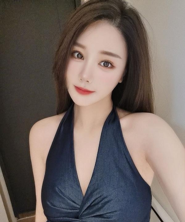 肤白大胸颜值女友绾绾