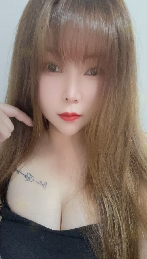 大胸骚货炮架子玲玲