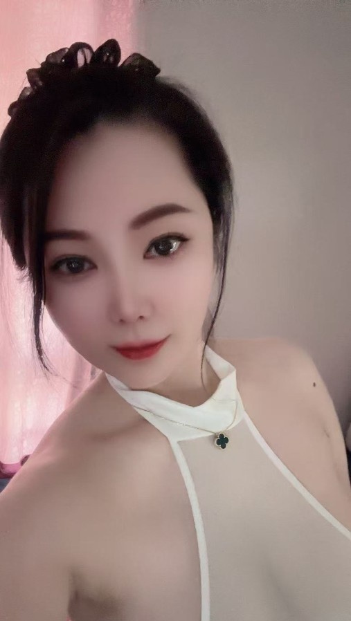 美艳巨乳妈妈