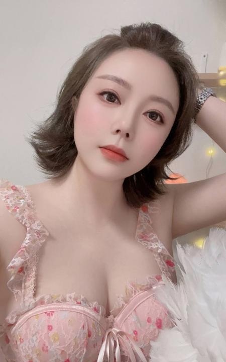 丰满胸大风骚妹子