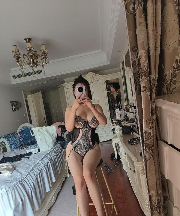 丰乳肥臀的骚妇