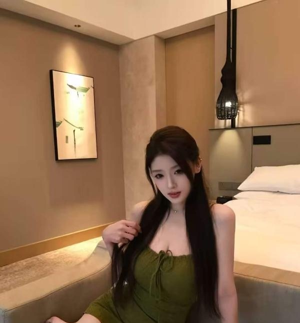 大胸多汁性感彤彤