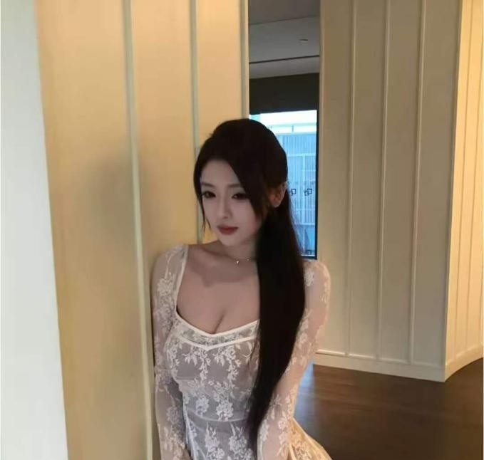 大胸多汁性感彤彤