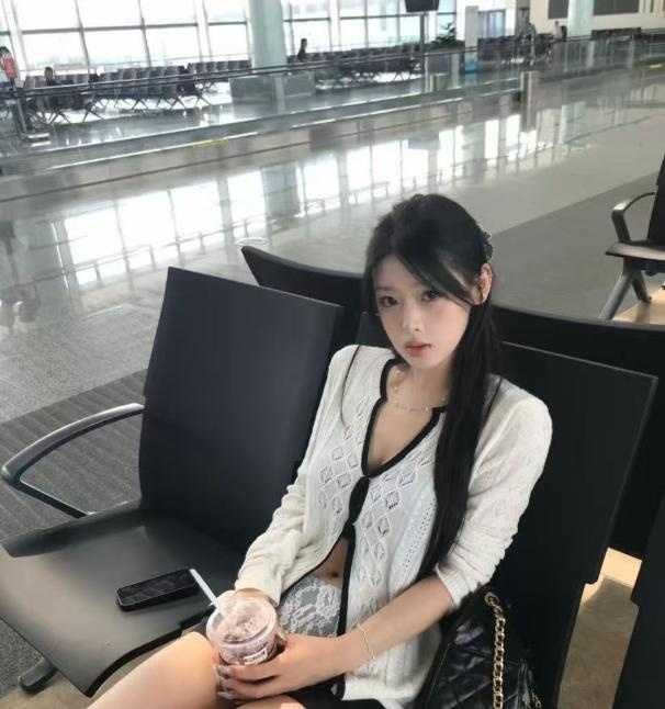 大胸多汁性感彤彤