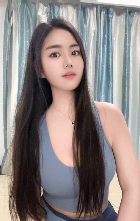 瑜伽系诗曼
