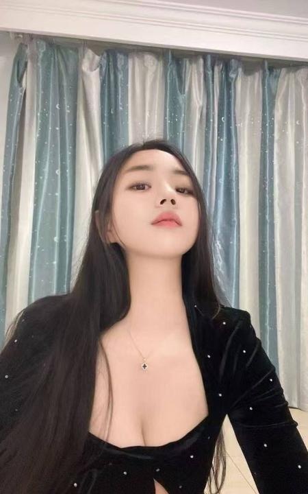 瑜伽系诗曼