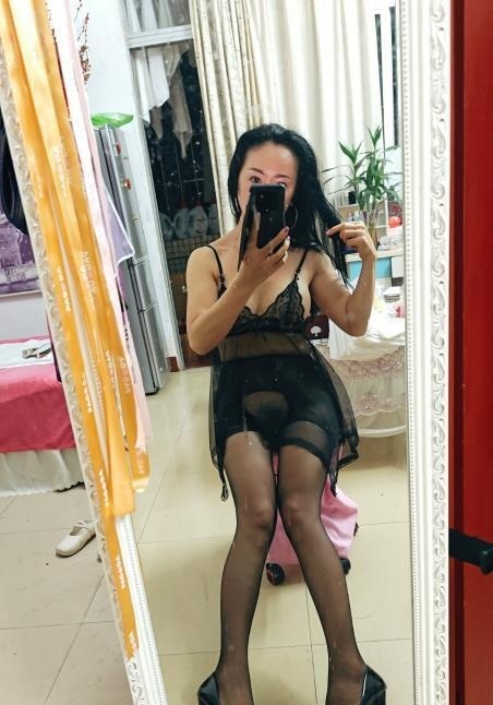 制服诱惑小骚妇