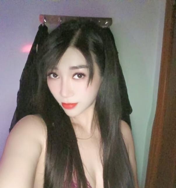 风骚眼镜淫妻