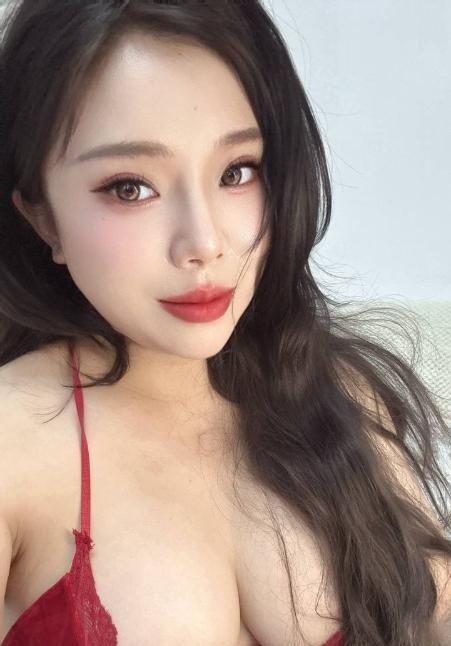外滩巨乳大白兔