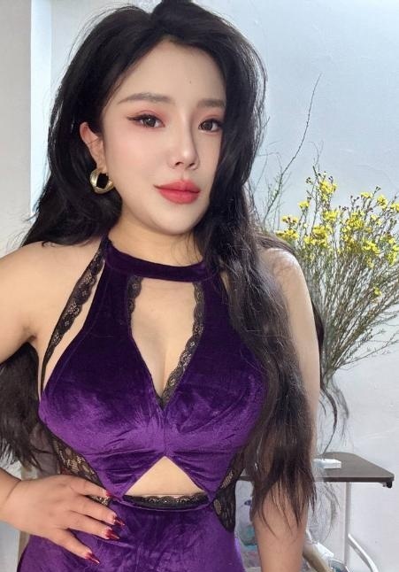 外滩巨乳大白兔