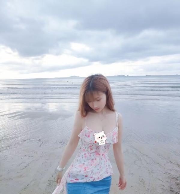 月亮岛温柔少妇