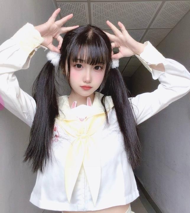 清纯二次元颜值嫩妹