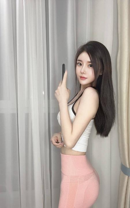 前凸后翘蜜桃臀桃子