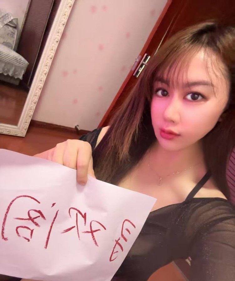 大眼妹李七月
