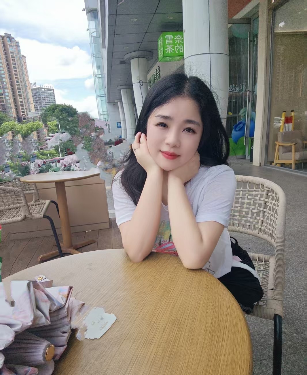 大奶御姐琳子