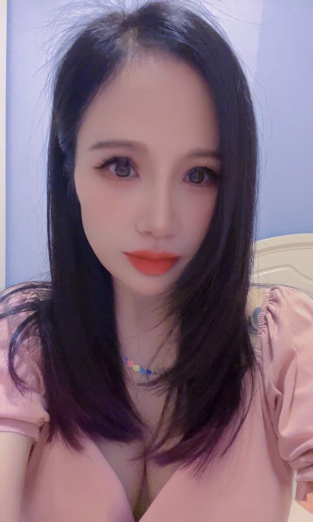 肤白大奶燕子