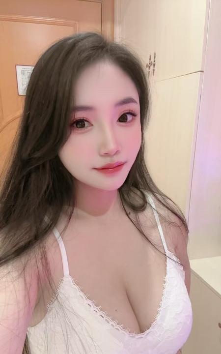 性感大胸奶瓶
