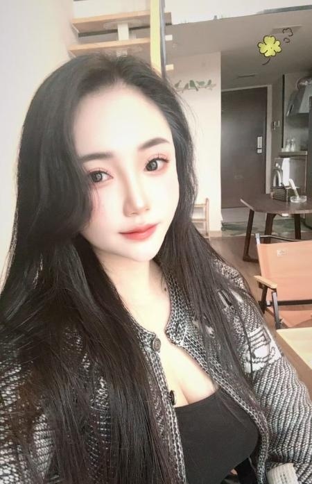 性感大胸奶瓶