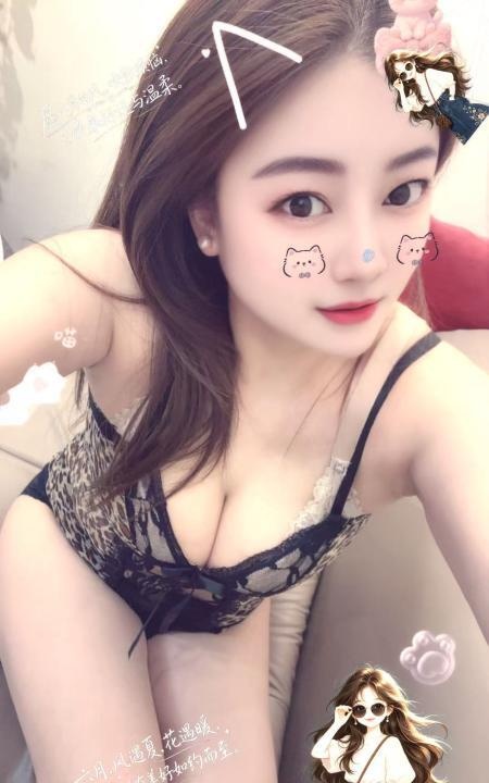深喉锁喉口爆大胸妹