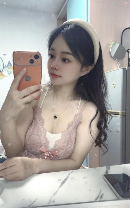 颜值美乳花花