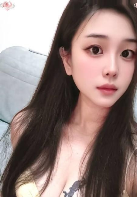 舌吻大胸露露