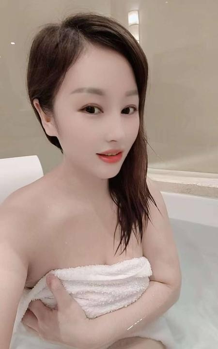龙华居家蜜桃臀优优
