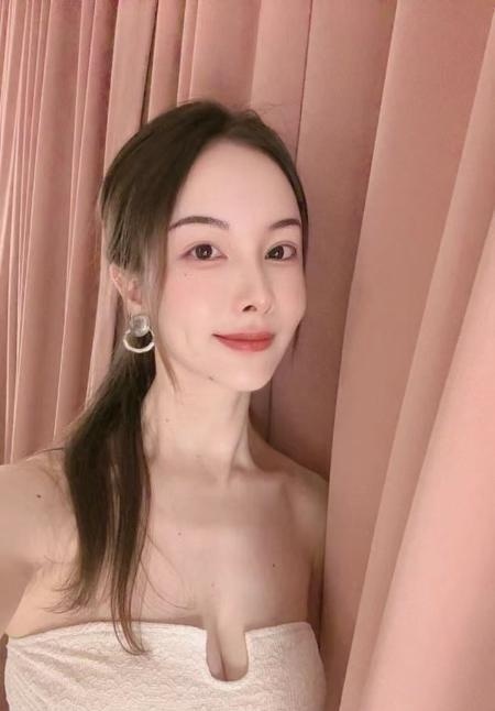 服务系朱莉老师