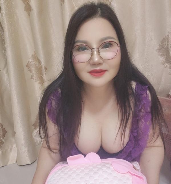 白云大胸少妇