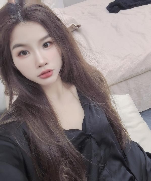 笑容甜美大长腿