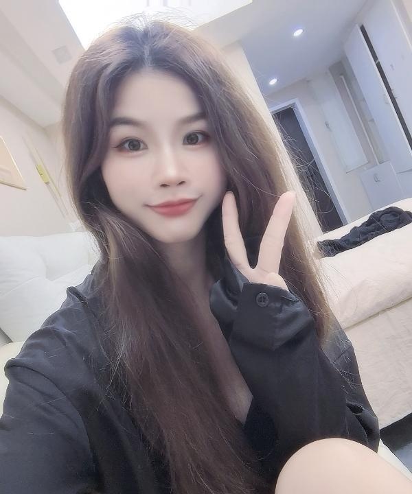 笑容甜美大长腿