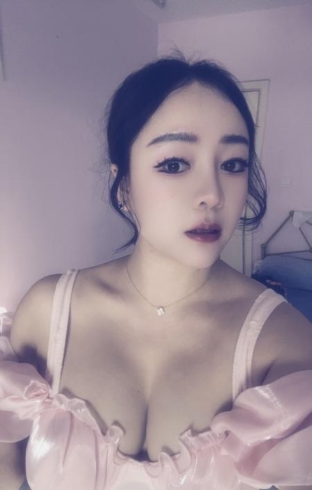 大胸肥臀少妇