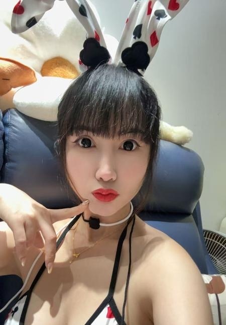 南山童颜巨乳美少妇