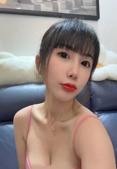 南山童颜巨乳美少妇