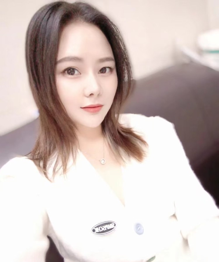 中山白皙温柔小雪