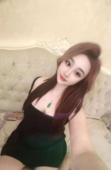 白嫩性感大胸妹妹