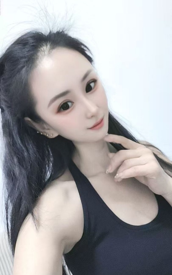 翘臀柳腰的小姐姐