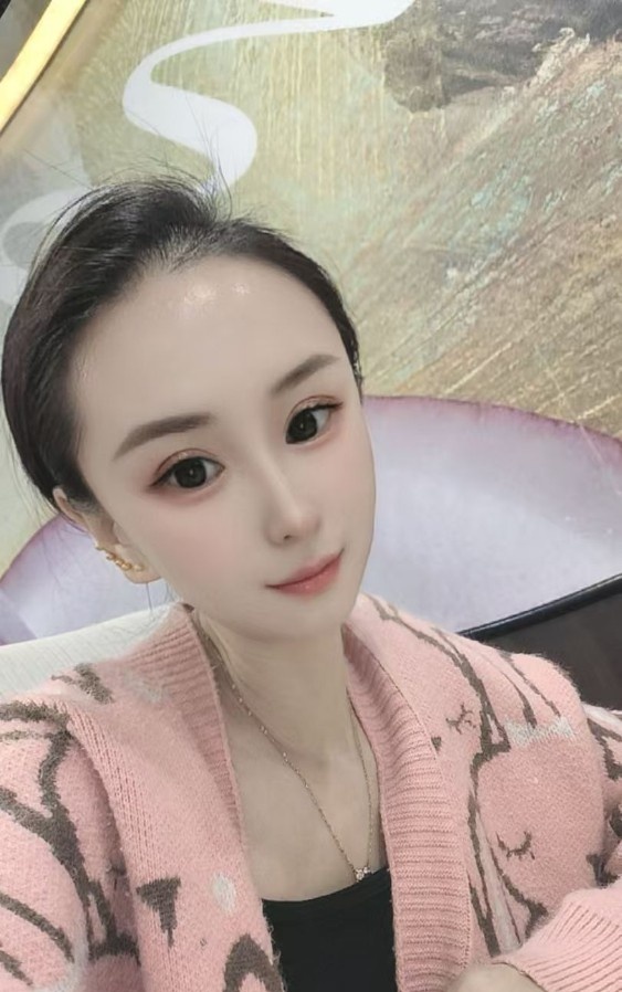 翘臀柳腰的小姐姐