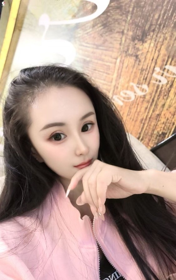 翘臀柳腰的小姐姐