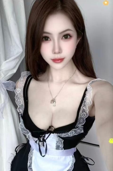 制服大胸小美女