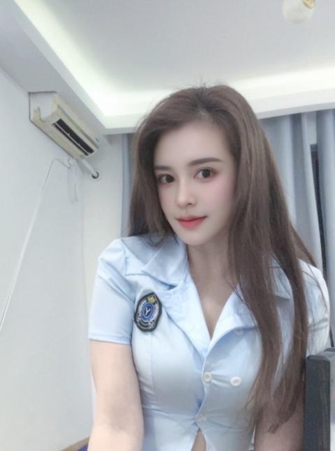 高挑气质御姐