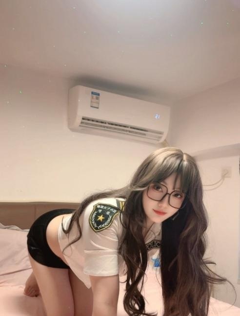 挑灯夜战骚货眼镜妹