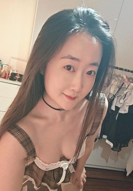 肤白颜值少妇